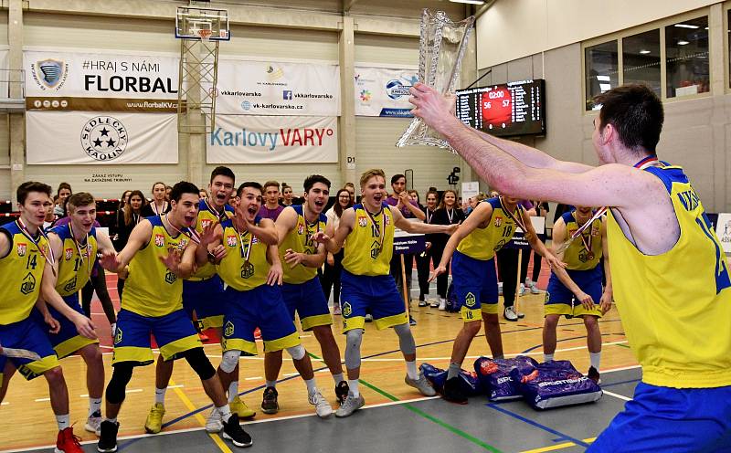 Nymburské Gymnázium Bohumila Hrabala vyhrálo Sportovní ligu středních škol v basketbalu.