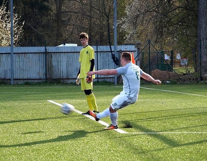 Z fotbalového utkání okresního přeboru Bohemia Poděbrady B - Polaban Nymburk B (0:2)