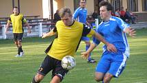 Z fotbalového utkání okresního přeboru Městec Králové - Slovan Poděbrady (2:1)