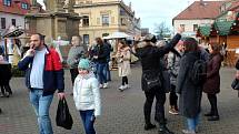 První adventní trhy v našem regionu začaly v sobotu dopoledne na Jiřího náměstí v Poděbradech.