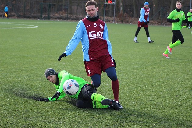 Fotbalisté Ostré (v zeleném) porazili v dalším přípravném utkání poděbradskou Bohemii 3:1