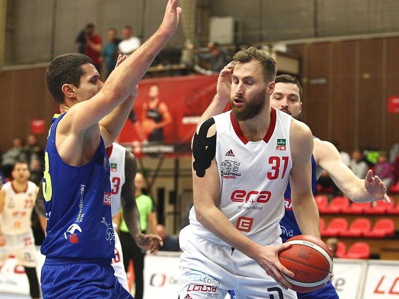 Z basketbalového utkání Kooperativa NBL Nymburk - Opava (91:82)