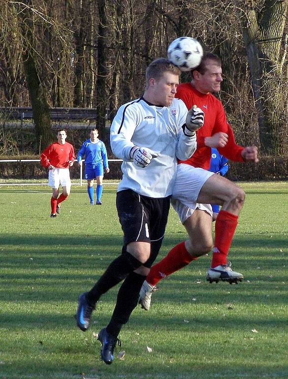 Z utkání I.A třídy skupiny B mezi Bohemií Poděbrady (hraje v červeném) a Benátkami nad Jizerou (2:1)