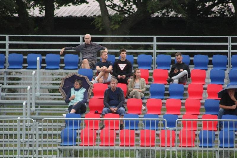 Z fotbalového utkání krajského přeboru Bohemia Poděbrady - Nespeky (4:4, na penalty 8:7)