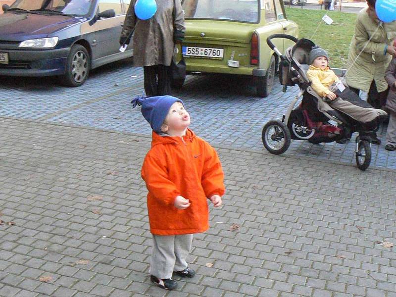 Obyvatelé Nymburka se podíleli na vytvoření rekordu v počtu vypuštěných balónkuů.