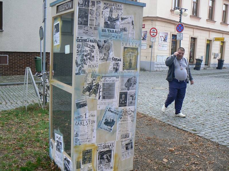 Telefonní budky coby umělecké objekty po Nymburce