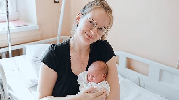 Antonie Věříšová z Kostomlátek se narodila v nymburské porodnici 8. května 2022 v 15:07 hodin s váhou 2740 g a mírou 46 cm. Na prvorozenou holčičku se těšila maminka Dominika a tatínek David.