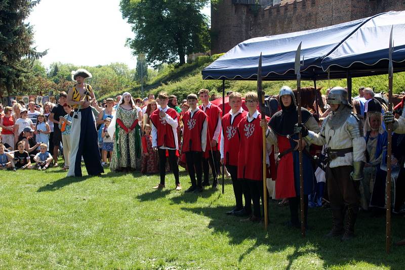 Zřejmě tradici nové akce založili v Nymburce v neděli odpoledne. Od letoška každý rok chtějí pořádat pod hradbami Nymburské historické slavnosti, které budou vždy tematické.