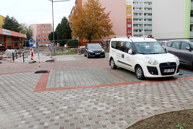 Jankovice v loňském roce během první etapy revitalizace a krátce po ní.