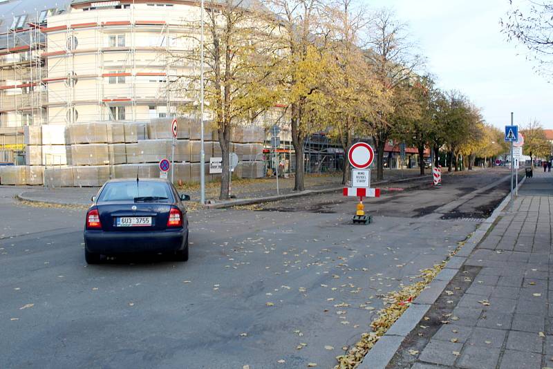 Uzavírka části ulice V Kolonii v Nymburce.