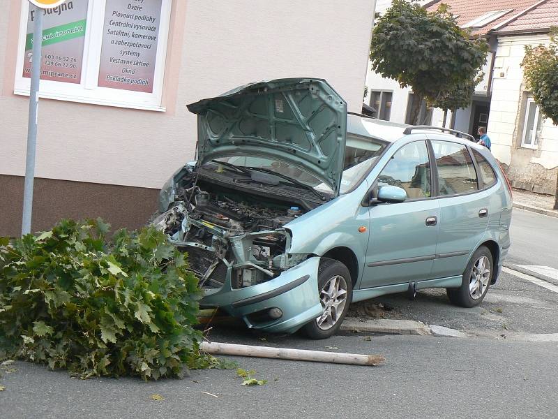 Nehoda na křižovatce Resslovy a Smetanovy