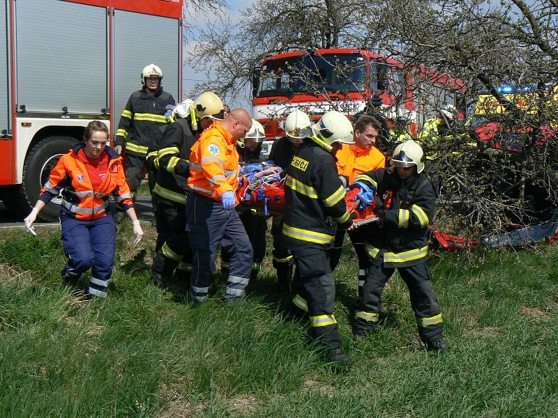 Vážná nehoda mezi Nymburkem a Kamenným Zbožím