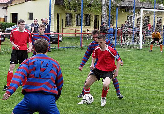 Ze zápasu I.B třídy Loučeň - Rejšice (1:1).