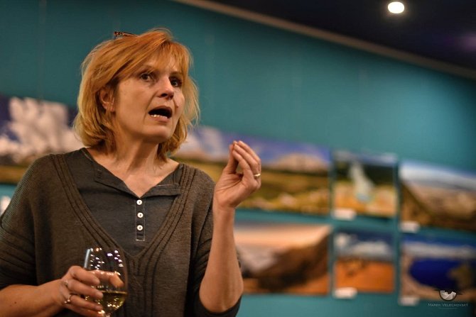 Novinářka Petra Procházková měla inspirativní přednášku v Hálkově divadle.