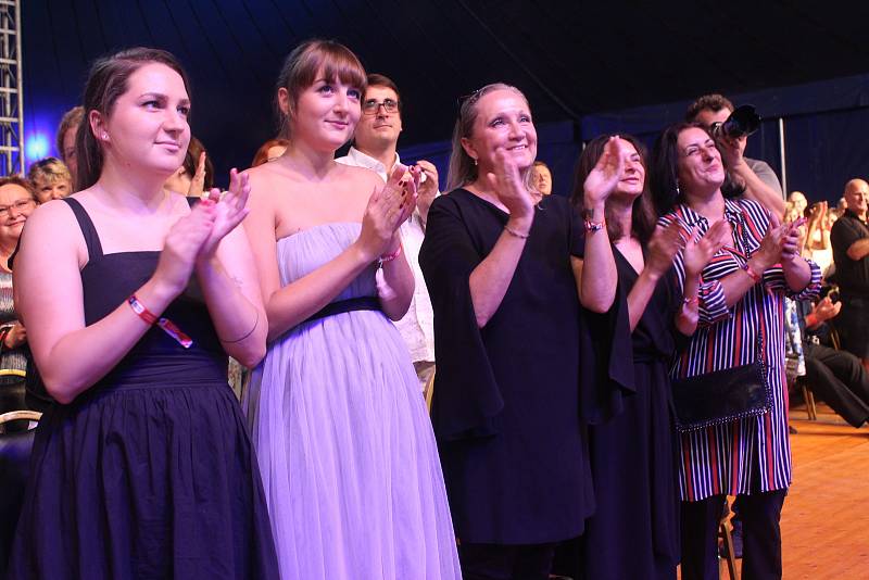 Koncertní hala u Jezara představila světovou premiéru koncertního provedení filmu Šakalí léta.