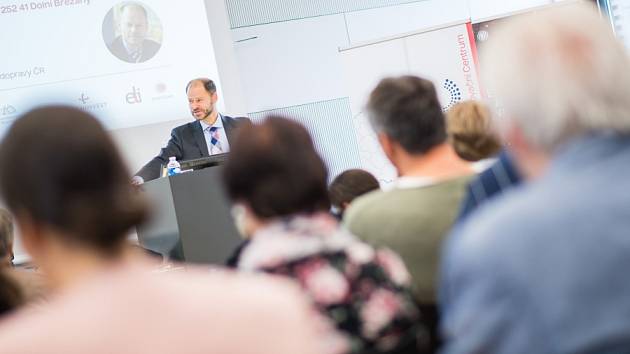 Středočeské inovační centrum (SIC) uspořádalo v Dolních Břežanech konferenci nazvanou Rychlý internet pro Středočeský kraj