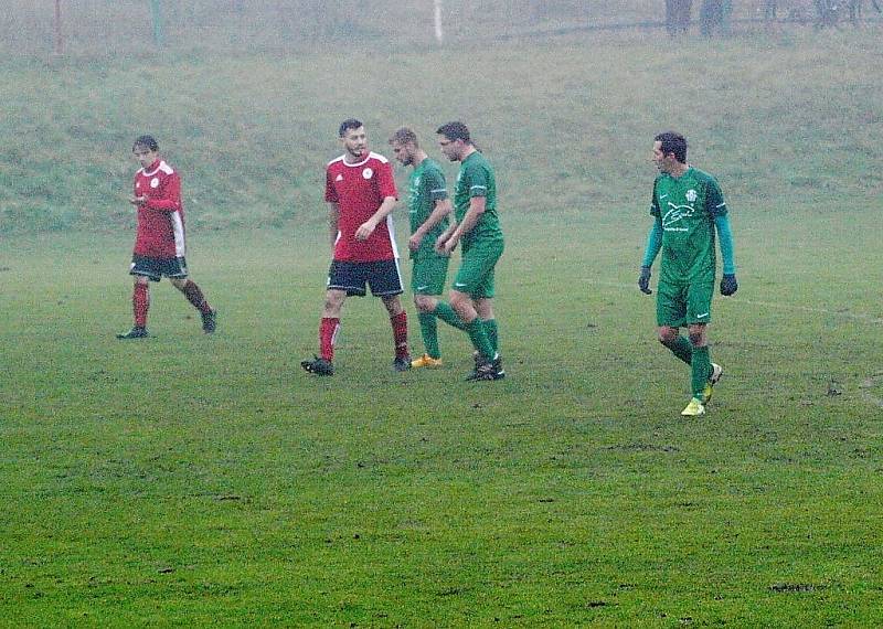 Z fotbalového utkání I.B třídy Semice - Ostrá B (2:1)