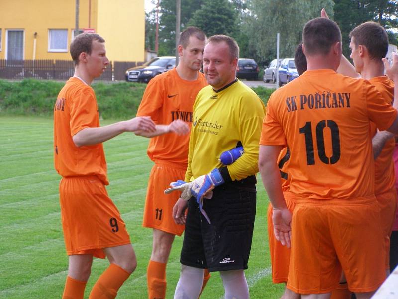 Z okresního fotbalového derby I.B třídy Poříčany - Sadská (4:2)