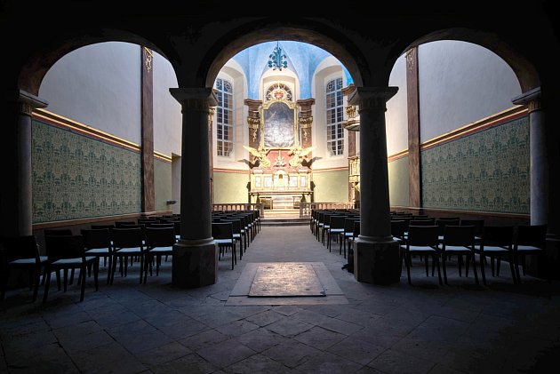 Zkouška různých možností nasvícení kaple svatého Jana Nepomuckého v Nymburce.