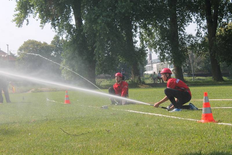 Z národního finále hasičské soutěže Dobráci roku 2016 v Nymburce.