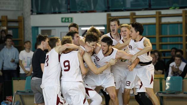 MISTŘI. Basketbalisté Nymburka kategorie U17 vyhráli republikový šampionát.