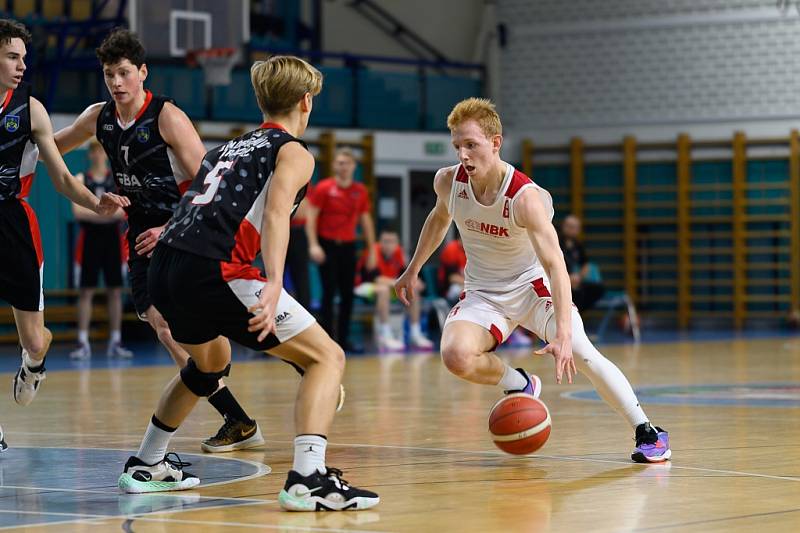 Z basketbalového utkání nadstavbové části extraligy kadetů Nymburk - Jindřichův Hradec (56:50)