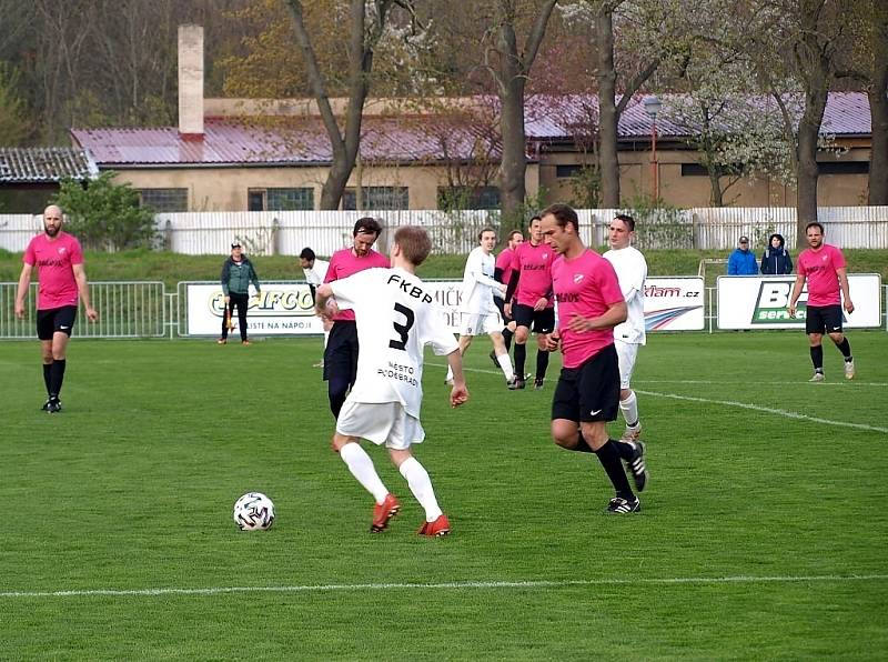 Z fotbalového utkání okresního přeboru Bohemia Poděbrady B - Kostomlaty (5:0)