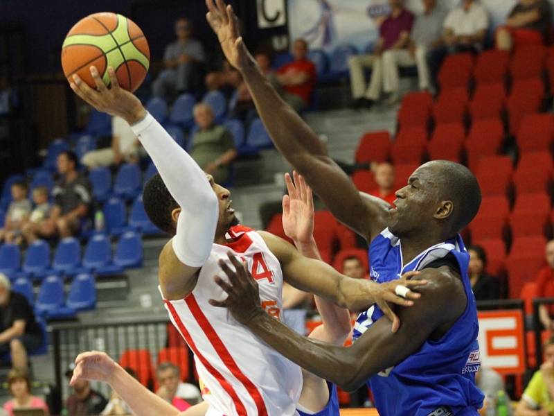 Z basketbalového utkání play off Mattoni NBL Nymburk - USK Praha