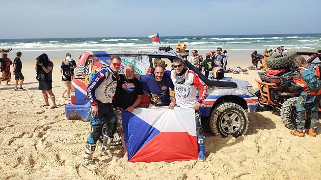 Vítězství nymburského týmu Speed company v rámci Intercontinental Rally 2023 u senegalského Růžového jezera.