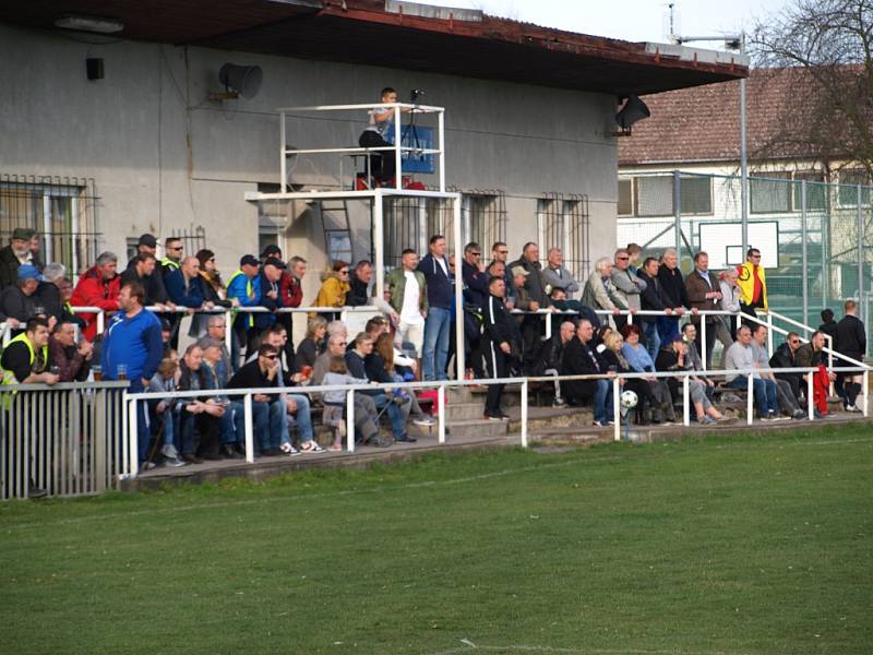 Z fotbalového utkání krajského přeboru Poříčany - Slaný (2:0)