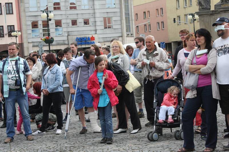 Již třetí demonstrace Nymburáků proti zinkovně AZOS CZ.