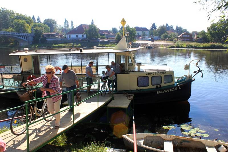 Loď, kterou Nymburští z posledních let dobře znají jako oblíbený přívoz po dobu absence lávky, bude jezdit na pravidelné trase Poděbrady – Nymburk – Poděbrady.