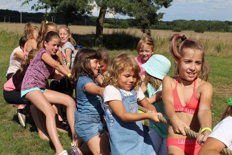 Sokolečská lávka v režii místních sokolů a dobrovolných hasičů přinesla báječnou zábavu.