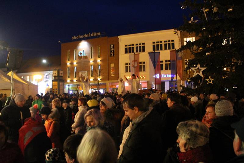 Sejdou se Nymburáci na náměstí Přemyslovců podobně jako při rozsvěcení Vánočního stromu i na Silvestra?