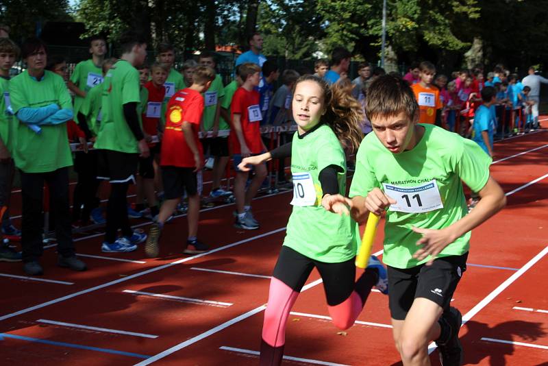 Vítězem se stala štafeta Základní školy TGM, která zvládla maratonskou trať v čase pod dvě hodiny.