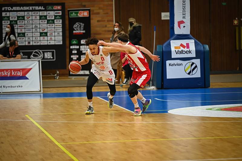 Z basketbalového utkání Kooperativa NBL Nymburk - Pardubice (81:75)