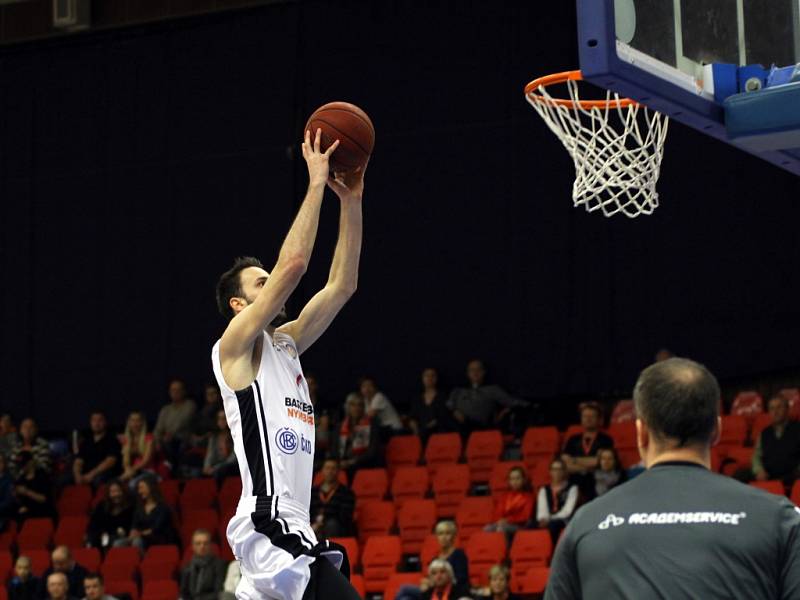 Z basketbalového utkání VTB ligy Nymburk - Volgograd (103:76)