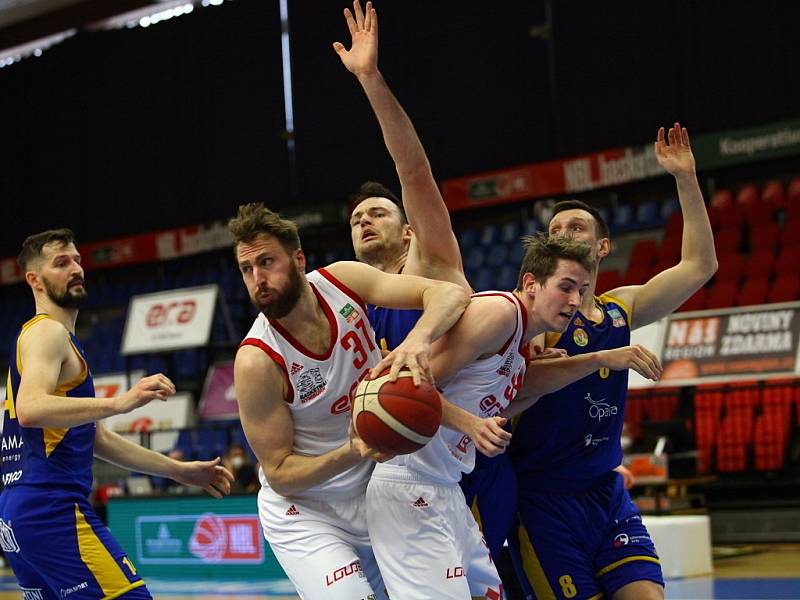 Z basketbalového utkání Kooperativa NBL Nymburk - Opava (87:70)