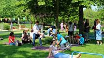 O víkendu v Poděbradech zahájili 110. lázeňskou sezónu snídaní v trávě, koncerty, výstavou a dalšími akcemi.