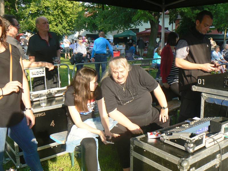 Folkový festival potěšil pod vodárnou.