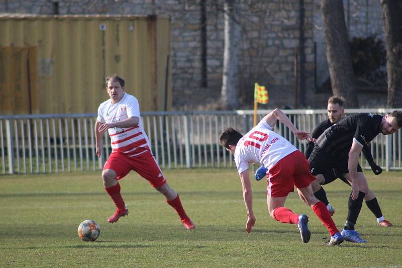 Z divizního fotbalového utkání Poříčany - Kutná Hora (4:0)