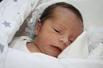 HONZÍK JE PRVNÍ. JAN SKALICKÝ je sokolík narozený 10. srpna 2017 v 8.54 hodin. Maminka Pavlína a táta Jan si odvezli synka s mírami 2 720 g a 47 cm domů do Nymburka.