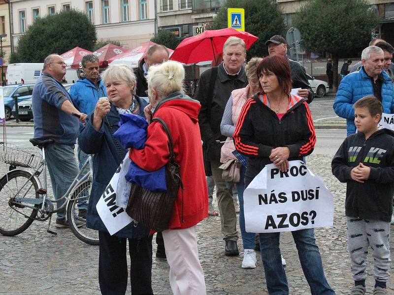 Další demonstraci proti výrobě zinkovny AZOS na nymburském Zálabí svolali členové spolku Permanent, který od začátku bojuje proti zinkovně.