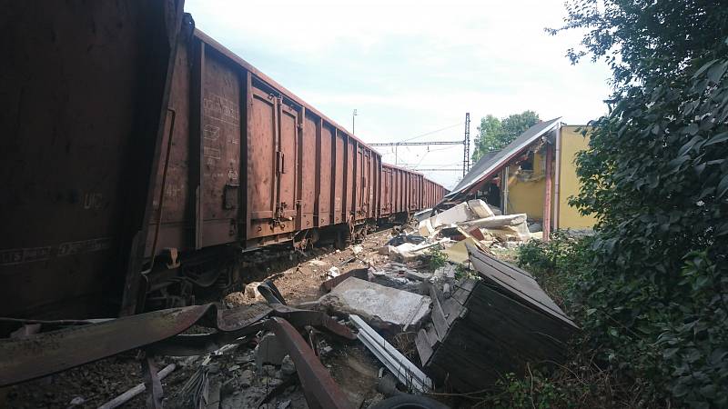 Železniční nehoda ve Mstěticích na Praze-východ 14. srpna 2020.