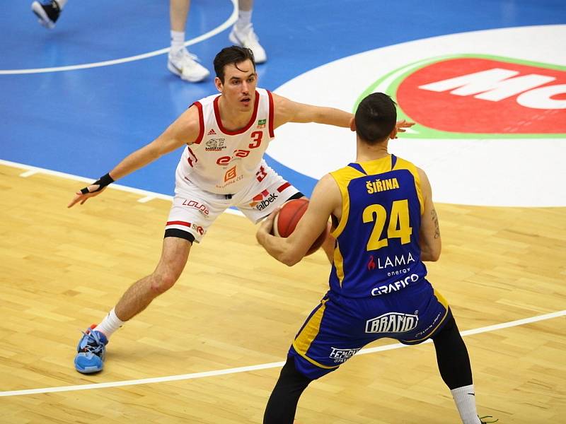 Z basketbalového utkání Kooperativa NBL Nymburk - Opava (87:70)