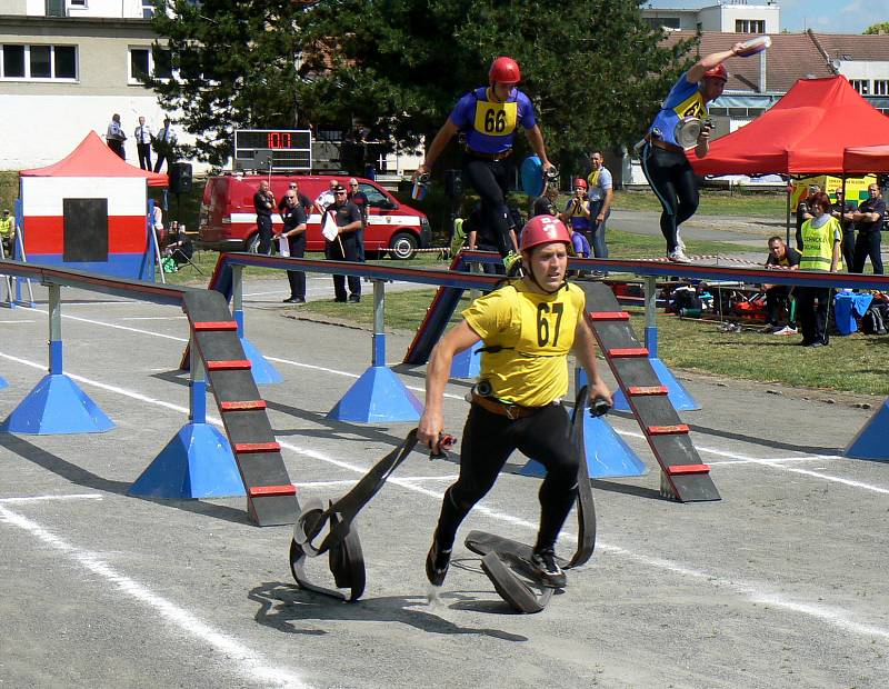 Běh na 100 metrů s překážkami, štafeta 4 x 100 metrů s překážkami a požární útok. To jsou tři disciplíny, ve kterých se na čas soutěžilo v rámci Krajské soutěže v požárním sportu.