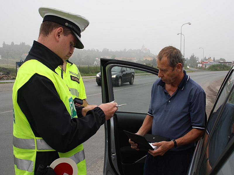 Policejní akce v Sadské. Negativní výsledek na alkohol výměnou za nealko pivo