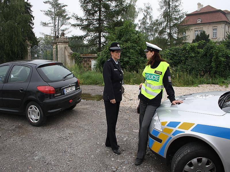 Policejní akce v Sadské. Negativní výsledek na alkohol výměnou za nealko pivo