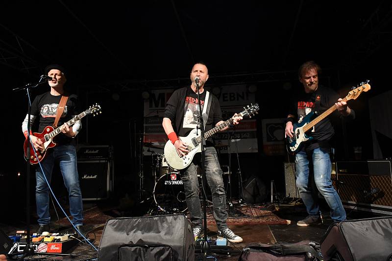 Na druhém ročníku hudebního Kouty fest u Poděbrad vystoupilo dvanáct kapel.