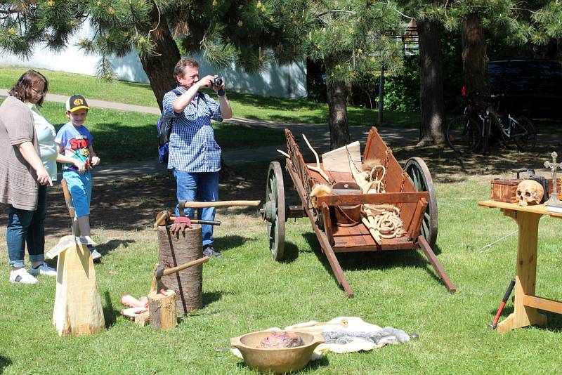 Zřejmě tradici nové akce založili v Nymburce v neděli odpoledne. Od letoška každý rok chtějí pořádat pod hradbami Nymburské historické slavnosti, které budou vždy tematické.